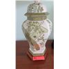 Image 2 : Pair: Table Lamp with Green/White Ginger Jar Base, 31" Tall