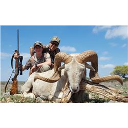 Y.O. RANCH HEADQUARTERS Youth Hunt for 1 Hunter Under 13 years Old and 1 Adult Non-Hunter for Black 
