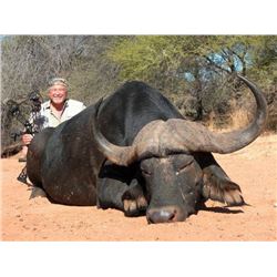 CHATTARONGA SAFARIS 7-Day Hunt for Cape Buffalo and Sable for 1 Hunter in South Africa