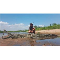 MASHAMBANZOU SAFARIS 7-Day Crocodile Hunt for 1 Hunter and 1 Observer on the Zambezi River
