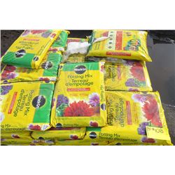 PALLET OF MIRACLE GROW POTTING MIX