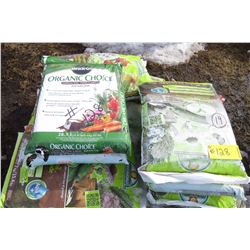 PALLET OF GREEN WORLD MOISTURE SOIL & FLOWER & VEGETABLE SOIL
