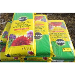 PALLET OF MIRACLE GRO POTTING MIX