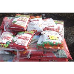 PALLET OF CIRCLE H FARMS TRIPLE SOIL MIX & CIL LAWN FERTILIZER