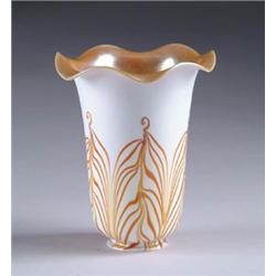 RARE STEUBEN HOOKED FEATHER SHADE