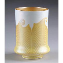 QUEZAL DECORATED ART GLASS SHADE