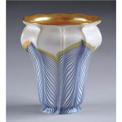 QUEZAL DECORATED ART GLASS SHADE
