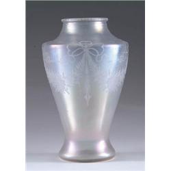 ENGRAVED VERRE DE SOIE VASE