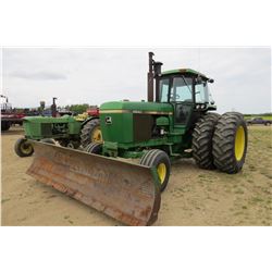 JOHN DEERE 4640 TRACTOR