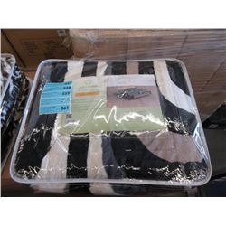 New Queen Size Geometric Pattern Sherpa Blanket