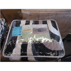 New Queen Size Geometric Pattern Sherpa Blanket