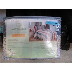 New Stripe Double/Queen 3 Piece Quilt Set