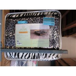 New Queen Size Animal Stripe Sherpa Blanket