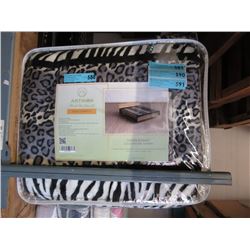 New Queen Size Animal Stripe Sherpa Blanket