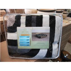 New Queen Size Geometric Pattern Sherpa Blanket