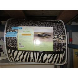 New Queen Size Animal Stripe Sherpa Blanket