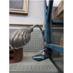 Metal Gooseneck Table Lamp