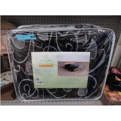 New Queen Size Black & Grey Sherpa Blanket