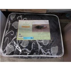 New Queen Size Black & Grey Sherpa Blanket