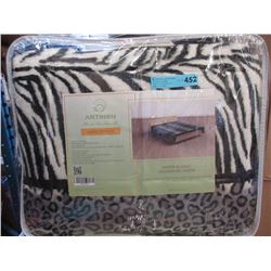 New Queen Size Animal Stripe Sherpa Blanket