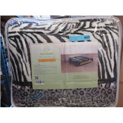 New Queen Size Animal Stripe Sherpa Blanket