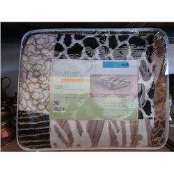 New Queen Size Animal Block Print Sherpa Blanket