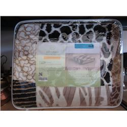 New Queen Size Animal Block Print Sherpa Blanket