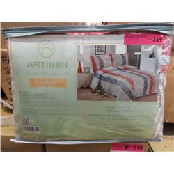 New 3 Piece Striped Full/Queen Quilt Set