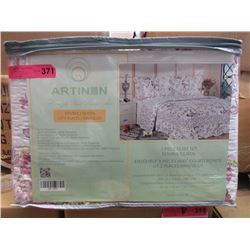 New 3 Piece Floral Full/Queen Quilt Set