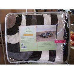 New Queen Size Geometric Plush Blanket