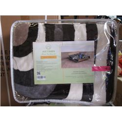 New Queen Size Geometric Plush Blanket