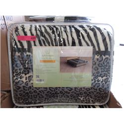 New Animal Stripe Queen Plush Blanket