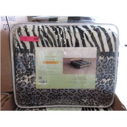 New Animal Stripe Queen Plush Blanket