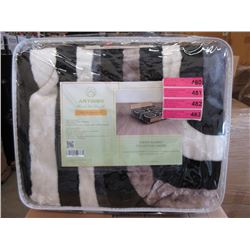 New Geometric Queen Size Plush Blanket