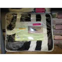 New Queen Size Geometric Sherpa Blanket