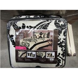 New 7 Piece Queen Size Comforter Set