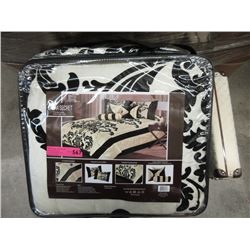 New 7 Piece Queen Size Comforter Set