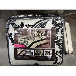 New 7 Piece Queen Size Comforter Set