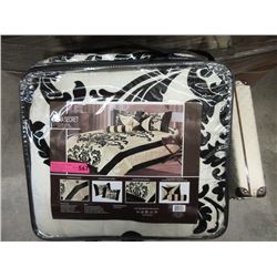 New 7 Piece Queen Size Comforter Set