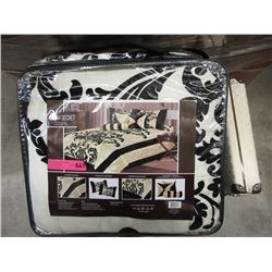 New 7 Piece Queen Size Comforter Set