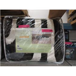 New Queen Size Geometric Plush Blanket