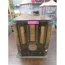 Vintage Globetrotter Mantle Radio