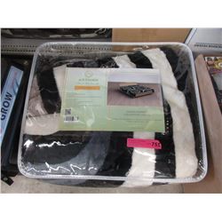 New Queen Size Geometric Pattern Plush Blanket