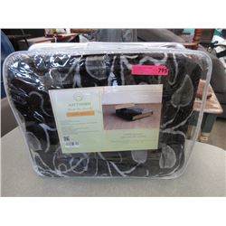 New Queen Size Grey & Blanket Plush Blanket