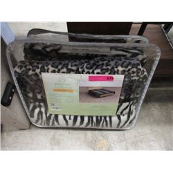 New Queen Size Animal Stripe Plush Blanket