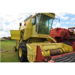 NEW HOLLAND 1500 COMBINE