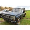 Image 2 : 1976 GMC 4X4 C/W BALE PICKER