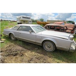 APPROX 1979 LINCOLN CAR