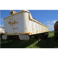 GRAVEL TRAILER TANDEM AXLE END DUMP
