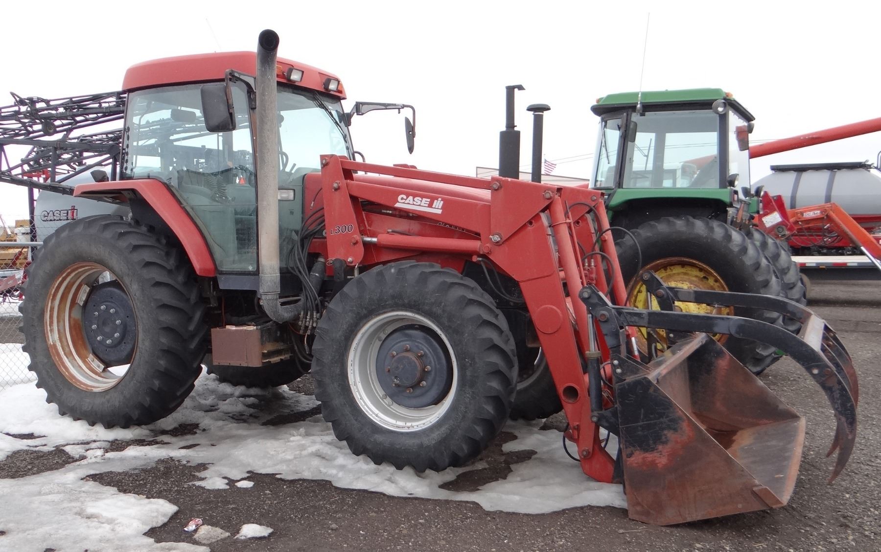 L300 Loader 1998 Case IH MX120 tractor, MFWD, 8676 hrs., w/Case IH L300 loader ...